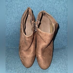 Women’s boots brand Wild Diva..